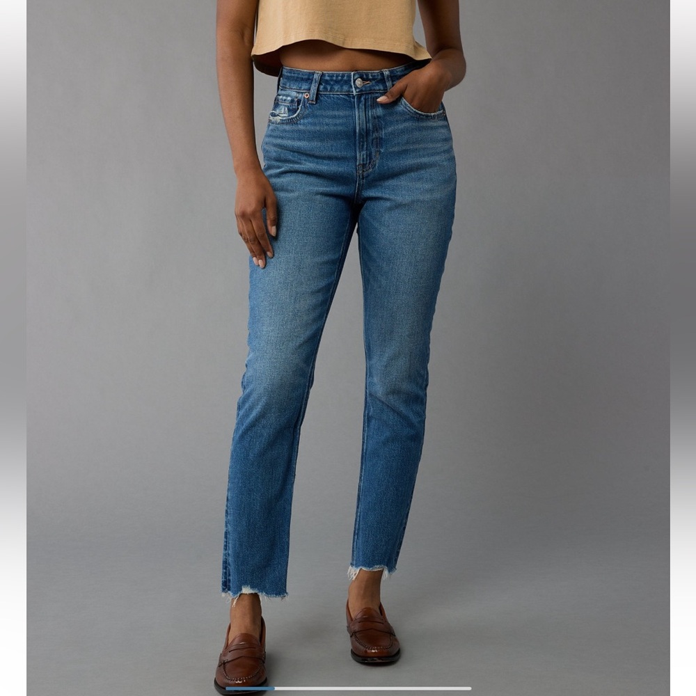 NWOT-Mom Jeans Strigid~American Eagle Straight Leg Jeans